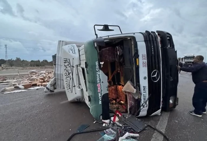 انقلاب تريللا، حادث مروع على طريق محور التعمير بالإسكندرية باتجاه كارفور العروبة وقع حادث مروري صباح اليوم على طريق محور التعمير بالإسكندرية، في