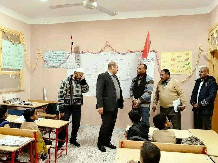 وكيل وزارة التربية والتعليم بقنا يشيد بجهود معلم المجال الصناعي بمدرسة الزهراء الاعدادية بنات بقفط قنا ممدوح السنبسي أشاد هاني عنتر وكيل وزارة