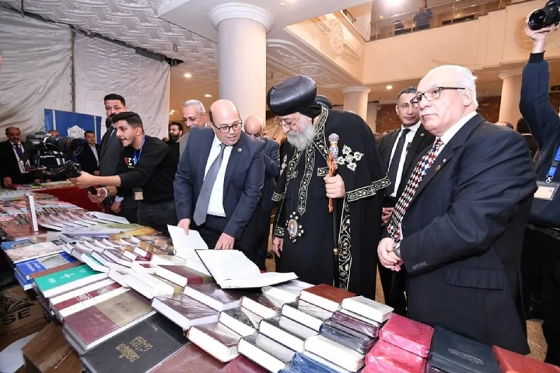 البابا تواضروس الثاني يشكر دار الكتاب المقدس ويعلن الاستقرار الديني ينشئ مواطن أكثر إنتاج ووطنية البابا تواضروس الثاني يشكر دار الكتاب المقدس.. قداسة