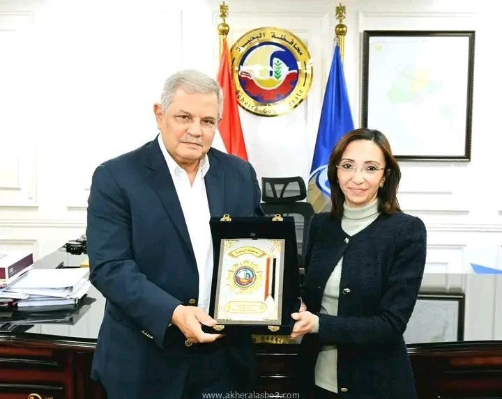الآن بالصور .. محافظ البحيرة تستقبل رئيس الشركة القابضة لمياه الشرب والصرف الصحي فى مستهل زيارته اليوم للمحافظة متابعه أحمد القطعاني استقبلت الدكتورة