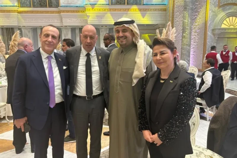 شريف العريان يحضر حفل عشاء الاتحاد الرياضي للتضامن الإسلامي حضر شريف العريان حفل العشاء الخاص باجتماعات الجمعية العمومية لاتحاد التضامن الإسلامي برئاسة الأمير عبدالعزيز بن تركي بن 