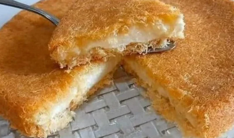 كنافة رمضان.. عمل الكنافة بالقشطة بطريقة سهلة وبسيطة تعد أصابع الكنافة بالقشطة واحدة من أبرز الحلويات المرتبطة بشهر رمضان المبارك، حيث تجسد روح الاحتفال واللحظات الدافئة التي تجمع 