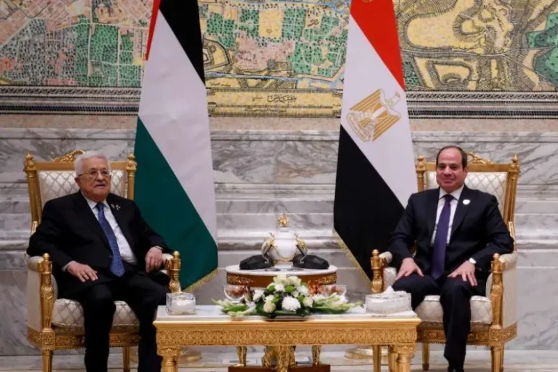 الرئيس السيسي ونظيره الفلسطيني يؤكدان رفضهما للانتهاكات الإسرائيلية المتكررة في الضفة الرئيس عبد الفتاح السيسي والرئيس الفلسطيني محمود عباس تبادلا