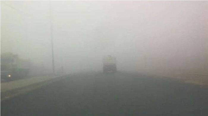 مع انتشار الشبورة.. نصائح للسائقين خلال القيادةتشهد البلاد في تلك الأيام، شبورة مائية كثيفة في ساعات الليل المتأخرة وفى الصباح الباكر، لذا يجب توخي