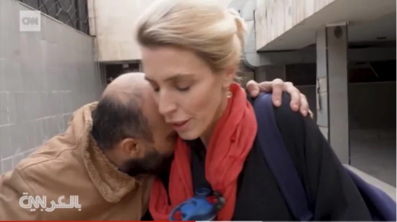 مفاجأة مدوية تكشفها ال: السجين المخفي من نظام الأسد في تقرير صحفي جديد، كشفت صحيفة ديلي ميل البريطانية أن السجين المخفي الذي ظهر في تقرير سابق لشبكة ، الذي تم إنقاذه من أحد السجون 