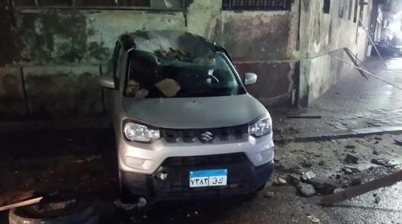 انهيار أجزاء من عمارة سكنية بالإسكندرية بسبب سوء الأحوال الجوية شهدت منطقة كليوباترا على كورنيش الإسكندرية، اليوم، انهيار أجزاء من إحدى العمارات السكنية نتيجة سوء الأحوال الجوية، و