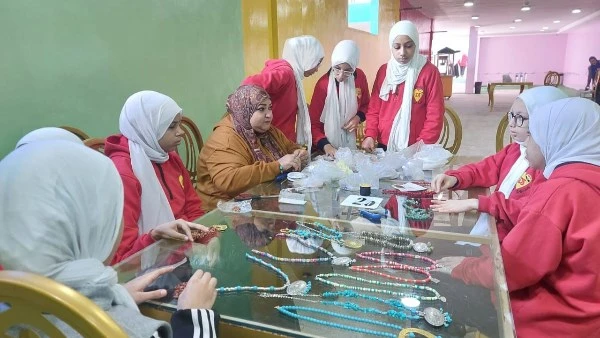 بأعمال تراثية.. الثقافة تواصل فعاليات برنامج مصر جميلة بمدارس قنا تواصل وزارة الثقافة، فعاليات برنامج مصر جميلة بمحافظة قنا، والذي يهدف لاكتشاف ودعم وتعزيز قدرات الموهوبين ضمن المب