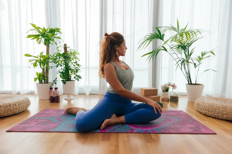 فوائد تمارين اليوغا يوميا .. تمنحنا نوم عميق وهادىءيغيب النوم عنك؟ تشعرين بالأرق وتعجزين عن النوم ليلا؟رحب باليوغا واعتمدها كنمط عيش لحياة سليمة،