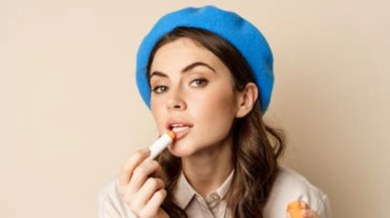 السمن البلدي.. الحل السحري لإنقاذ شفاهك من التشقق يعتبر السمن البلدي جزءا من تراث المطبخ العربي، ولكن فوائده لا تقتصر على الطعام فقط، إذ إنه وفي