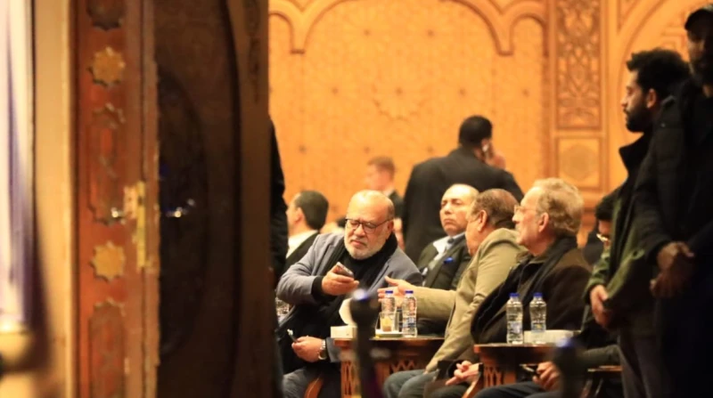 ظهور حزين ل صلاح عبدالله ونجوم الفن في عزاء نبيل الحلفاوي (صور) شهد عزاء الفنان الراحل نبيل الحلفاوي، حضور حشد فني كبير، وتجمع العشرات من نجوم الفن من أجل مواساة العائلة وتقديم الع