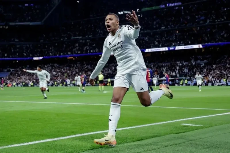 ريال مدريد ضد باتشوكا .. مبابي يتقدم بالهدف الأول ل الملكىافتتح الفرنسي كليان مبابي أهداف مباراة ريال مدريد ضد باتشوكا المكسيكي، في نهائي بطولة إنتركونتيننتال، والمقامة حاليا على م