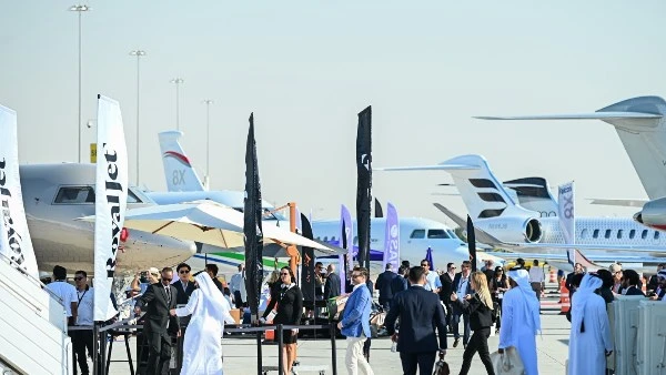 الإمارات تطلق حزمة ذهبية لتسجيل وتشغيل الطائرات الخاصة أكدت فعاليات النسخة العاشرة من معرض ميبا 2024 في يومها الثاني، على أهمية المعرض كمنصة رئيسية للصفقات، وللنقاشات بين قادة قطاع
