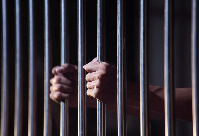 14800 عبوة، القبض علي مالك مخزن كحول مجهول المصدر في سوهاج تمكنت أجهزة وزارة الداخلية في مديرية أمن سوهاج، بالتنسيق مع الإدارة العامة لشرطة التموين والتجارة الداخلية بقطاع الأمن ال