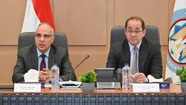 تعزيز الاعتمادات.. الرى والمالية يبحثان التنسيق المشترك بين الوزارتين فى العديد من الملفات عقد الدكتور هانى سويلم وزير الموارد المائية والرى إجتماعا مع أحمد كجوك وزير المالية لمناق