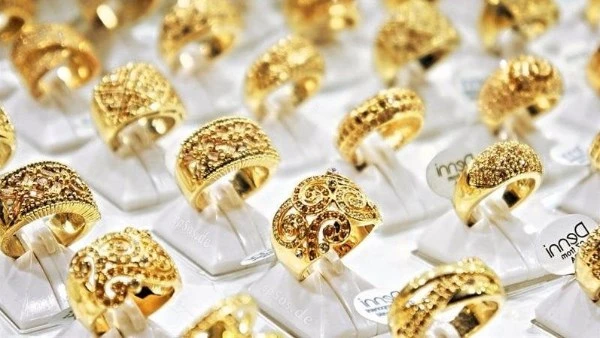 عوائد شهادات الادخار السبب.. هل يشهد سعر الذهب موجة ارتفاع جديدة ؟ في 6 يناير 2024، أطلق بنكا الأهلي ومصر شهادات ادخار لمدة عام، حيث بلغ العائد السنوي في الشهادة الأولى 27، بينما ب