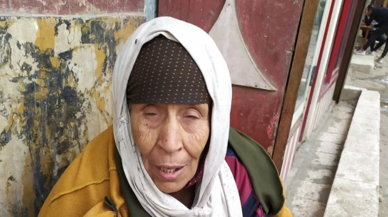 جلابيتين وبطانية.. حلم بسيط لعائلة مشردة بالشرقيةجلابيتين وبطانية.. حلم بسيط لعائلة مشردة بالشرقية-----