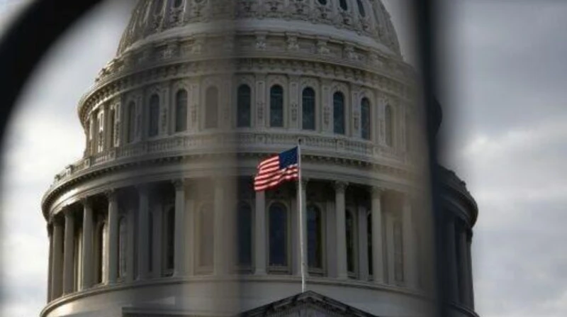 أمريكا على شفا إغلاق حكومي.. هل ترضخ إدارة بايدن لخطة ترامب؟ باتت الولايات المتحدة، على بعد ساعات من إغلاق حكومي وشيك سيؤثر على آلاف الموظفين