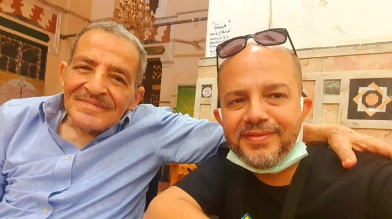 موعد ومكان عزاء والد عمر طاهر أعلن الكاتب عمر طاهر، تشييع جثمان والده، الذي رحل في وقت سابق من اليوم الخميس. وكشف عمر طاهر، موعد العزاء عبر فيسبوك: