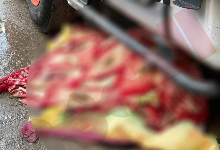 تشييع جثمان سيدة دهستها سيارة نقل في كرداسة تشهد منطقة كرداسة الأن تشيع جثمان السيدة مروة علي الطايش التي لقيت مصرعها إثر صدمها من قبل سيارة نقل مسرعة، قبل ساعات قلائل في حالة حزن 