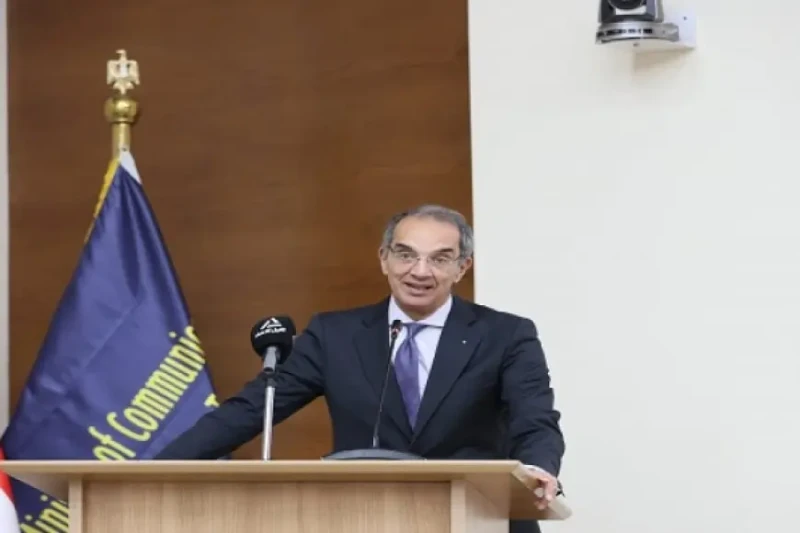 وزير الاتصالات يشهد تخريج أول دفعة من برنامج لتطوير برمجيات السيارات وأعرب المهندس عمرو طاهر، مدير شركة لوكسوفت مصر، عن اعتزازه بالمشاركة في هذا