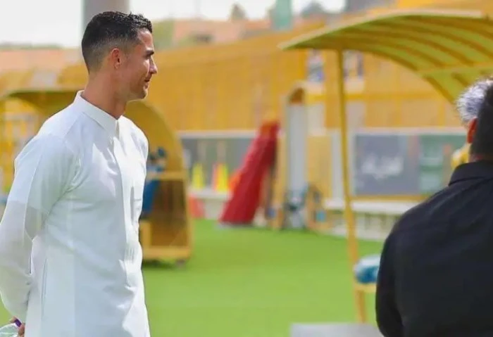 صورهما بملابس الإحرام تثير ضجة، حقيقة اعتناق رونالدو وجورجينا الإسلام أثار ظهور النجم العالمي، كريستيانو رونالدو، نجم نادي النصر السعودي، رفقة صديقته جورجينا، وهو يرتدي ملابس الإحر