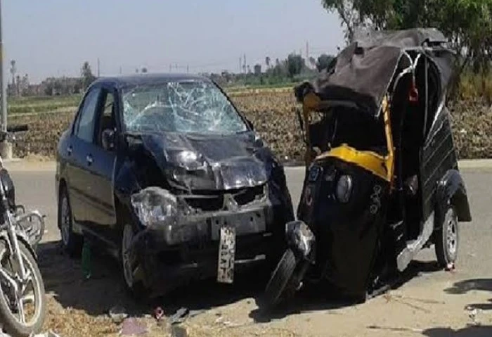 إصابة 4 أشخاص في تصادم ملاكي بتوك توك بأسيوط أصيب 4 أشخاص في حادث تصادم بين سيارة ملاكي ومركبة توك توك بطريق أسيوط الزراعي في نطاق مدينة منفلوط بإصابات متنوعة في الجسد وتم نقلهم إل