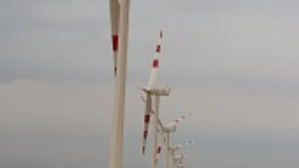 بعد طرحها للقطاع الخاص ..تعرف على محطة رياح جبل الزيت آخر مشاريع الطاقة المتجددة اجتمع اليوم الدكتور مصطفى مدبولي، رئيس مجلس الوزراء، لمتابعة إجراءات طرح محطة جبل الزيت لتوليد الكه