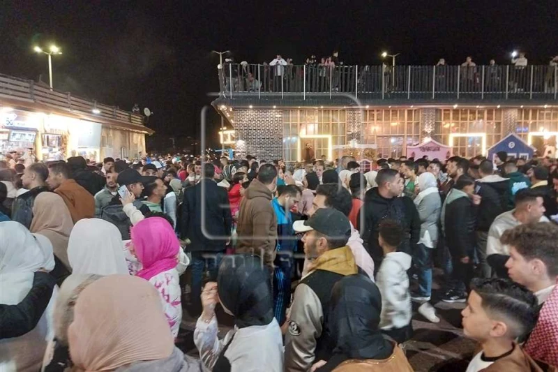 احتفالات خاصة بالكريسماس في دمياط.. الآلاف يستقبلون العام الجديد باحتفالية كبرى في رأس البر احتفل الآلاف من أهالي دمياط بأعياد الكريسماس داخل مدينة