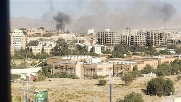 غارات أمريكية على مواقع عسكرية للحوثيين بصنعاء استهدفت غارات جوية، اليوم الثلاثاء، مواقع عسكرية لمليشيات الحوثي في العاصمة اليمنية صنعاء.وقال سكان محليون، في صنعاء لتصريحات صحفية، 