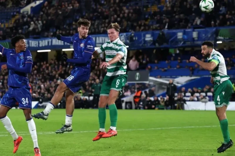 تعرف على قرعة تصفيات خروج المغلوب بدوري المؤتمر الأوروبي أجريت اليوم الجمعة، قرعة تصفيات خروج المغلوب المؤهلة لدور ال16 من مسابقة دوري المؤتمرات، وفق النظام الجديد للبطولة.وشهدت ال