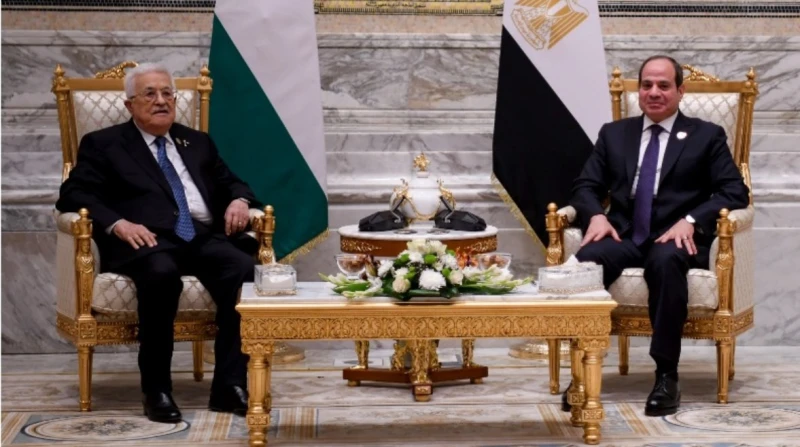 السيسي وأبو مازن يؤكدان رفضهما للانتهاكات الإسرائيلية في الضفة الغربية أكد الرئيس عبدالفتاح السيسي والرئيس الفلسطيني محمود عباس، رفضهما للانتهاكات الإسرائيلية المتكررة في الضفة، مش