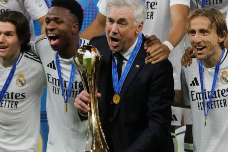 خطاب النصر.. ماذا قال فينيسيوس وأنشيلوتي للاعبين في الدوحة؟ تغلب ريال مدريد على فترة صعبة من الموسم وسط أزمة إصابات ونتائج متباينة، مع ارتفاع الروح المعنوية بعد الفوز بكأس الإنتركو