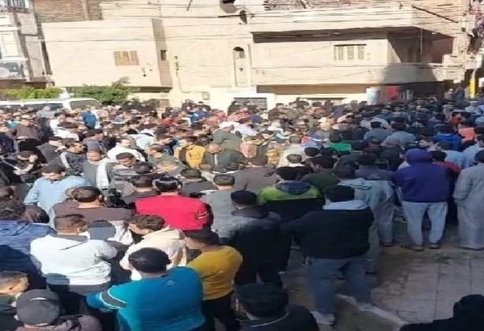 الآلاف يودعون شهداء العمل في جنازة مهيبة بطنطا حضر الآلاف والمئات من مقيمين قرية الرجدية في مركز طنطا جنازة 4 من شباب القرية الذين توفوا أثناء عملهم