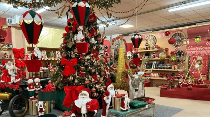 ارتفاع أسعار زينة الكريسماس 30.. الشعبة توضح السبب أيام قليلة تفصلنا عن العام الميلادي الجديد، وفيه تتزين الشوارع والبيوت والمحال بأشجار الكريسماس