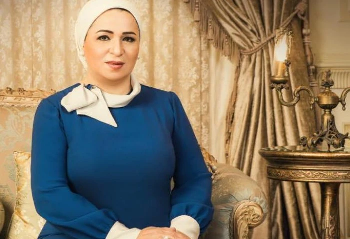 السيدة انتصار السيسي تهنئ الشعب المصري بمناسبة العام الجديد هنأت السيدة انتصار السيسي، قرينة رئيس افاق عربيةية، الشعب المصري وكل شعوب العالم، بمناسبة بداية العام الميلادي الجديد 20