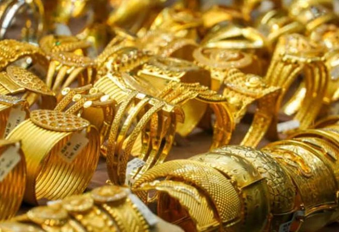 بريق الذهب، الداخلية تعيد الحق لأصحابه في واقعة سرقة المجوهرات بالزيتون في حي الزيتون، كان الهدوء يخيم على إحدى الشقق السكنية، حتى كسرته واقعة غريبة تحمل بين طياتها بريق الذهب المف