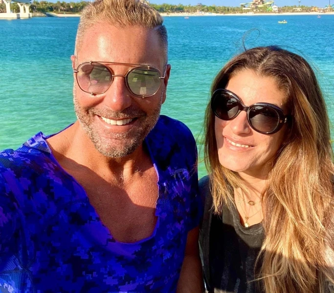 تامر هجرس يعلن تفاصيل حالة زوجته الصحية افاق عربية - كشف الفنان تامر هجرس، عن تعرض زوجته لأزمة صحية شديدة خضعت على إثرها لعملية جراحية بالقلب خلال الأيام الماضية.قال تامر: عملت عمل