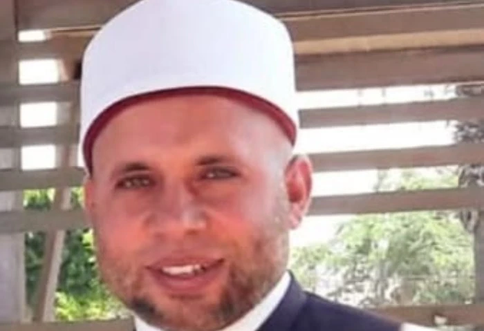 وزير الأوقاف يكرم إمام أنقذ حياة مصل أثناء خطبة الجمعة أشاد الدكتور أسامة الأزهري، وزير الأوقاف، بالموقف النبيل، من الشيخ أحمد سليم، إمام مسجد العظيم بشارع الخمسين - زهراء المعادي،