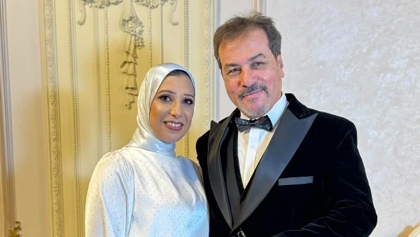 علاء قوقة يعلن زواجه: نبدأ رحلتنا معا أعلن الفنان علاء قوقة، منذ قليل، زواجه، حيث شارك متابعيه عبر السوشيال ميديا صورة له مع زوجته.ونشر قوقة، الصورة، عبر حسابه على فيسبوك، وعلق: ال