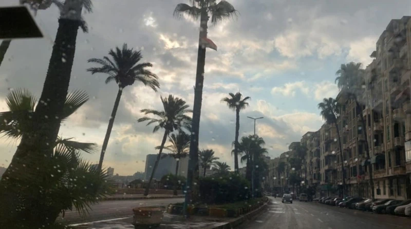 أمطار غزيرة وبرودة شديدة.. الأرصاد تحذر من طقس الجمعة أعلنت الهيئة العامة للأرصاد عن حالة الطقس المتوقعة اليوم الجمعة 20 ديسمبر 2024، حيث تتأثر