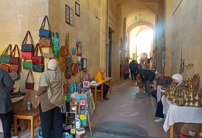 القاهرة تنظم معرضا للحرف التراثية واليدوية بسوق الفسطاط صور أقامت محافظة القاهرة، صباح اليوم الخميس الموافق 19 ديسمبر الجاري، معرضا للحرف التراثية واليدوية بسوق الفسطاط بحي مصر الق
