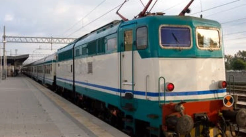 طبيبة تونسية تضحي بحياتها لإنقاذ طفلها من عجلات القطار تصدرت طبيبة تونسية محركات البحث، بعدما ضحت بحياتها، تحت عجلات القطار بلا تردد، رغبة في حماية طفلها من مصير مأساوي.طبيبة تونسي