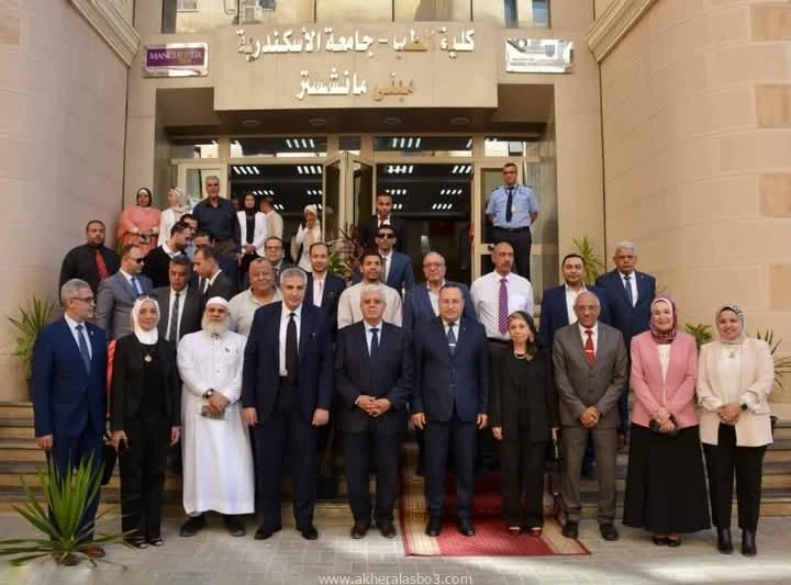 المستشفيات الجامعة تحقق تقدم كبيره خلال عام 2024 متابعة زينب مصطفي صرح د .أيمن عاشور وزير التعليم العالي والبحث العلمي أن منظومة المستشفيات الجامعية شهدت قفزة غير مسبوقة خلال عام 2