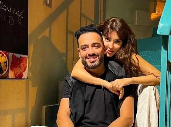 فخورة بيك.. زوجة رامي جمال تحتفل بنجاح أغنية وجوده تعبنيوجهت ناريمان لزوجها الفنان رامي جمال رسالة مليئة بالحب والدعم، وذلك بعد النجاح الكبير الذي