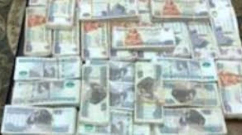 اشترى عربيات وعمارات.. ضبط رجل أعمال بتهمة غسل 60 مليون جنيه تمكنت أجهزة الأمن بوزارة الداخلية، من القبض على رجل أعمال بتهمة غسل 60 مليون جنيه حصيلة