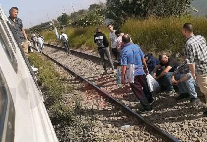 مصرع سبعيني دهسا أسفل عجلات القطار بسوهاج لقي رجل سبعيني مصرعه بدائرة مركز الحماية غرب محافظة سوهاج، أثناء عبوره شريط السكة الحديد بدابة يركبها من