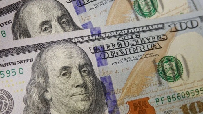 لأول مرة منذ مارس الماضي.. سعر الدولار يلامس 51 جنيهالامس سعر الدولار في بنوك مصر اليوم مستوى 51 جنيها بيعا وشراء، لأول مرة منذ تحرير سعر الصرف في