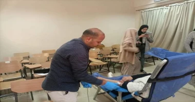 جامعة الأقصر تنظم قافلة تبرع بالدم لصالح مرضي شفاء الأورمان الاقصر علاء النواصري نظمت الجامعة قافلة للتبرع بالدم لصالح مرضي الأورام بمستشفى شفاء