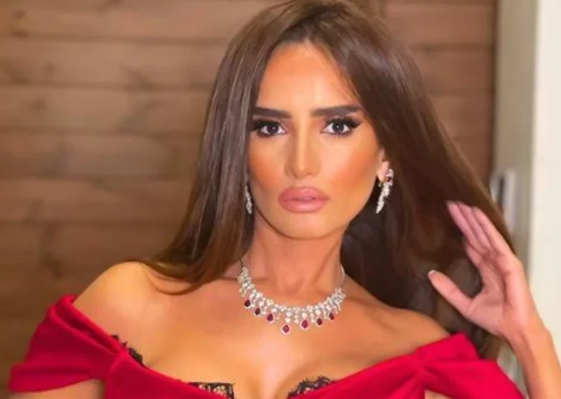 زينة تعلن تعرضها لوعكة صحية جريدة افاق عربية كشفت الفنانة المصرية زينة عن تعرضها لوعكة صحية استدعت دخولها المستشفى، وذلك في الساعات الأولى من صباح الجمعة.نشرت زينة صورة عبر خاصية س