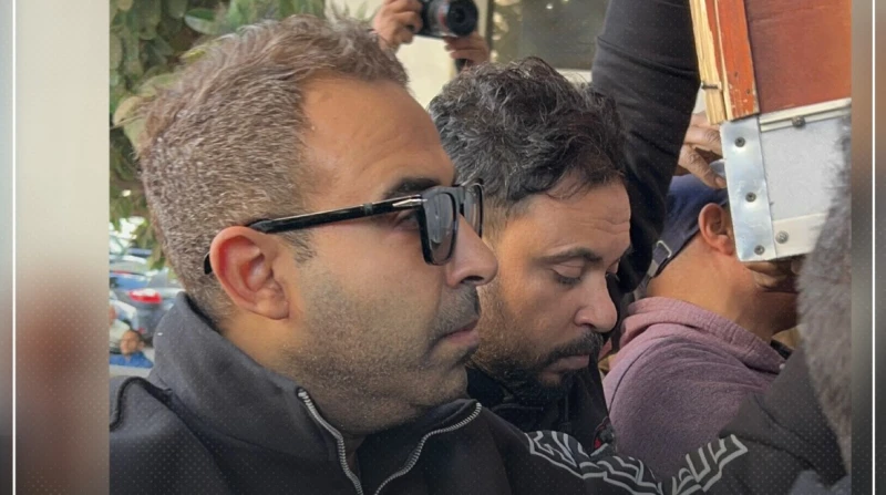 وداع مؤثر.. انهيار ابن أحمد عدوية أمام قبر والده (فيديو) سادت حالة من الحزن والتأثر الشديدين، على الحضور خلال تشييع جثمان الفنان الراحل أحمد عدوية، إلى مثواه الأخير، اليوم الإثنين.